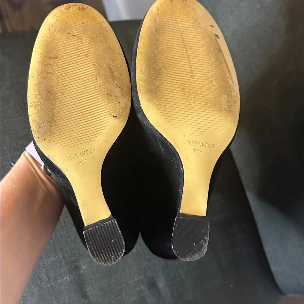 Nine West Size 7 Faux Suede Black‎ Wedge Shoes